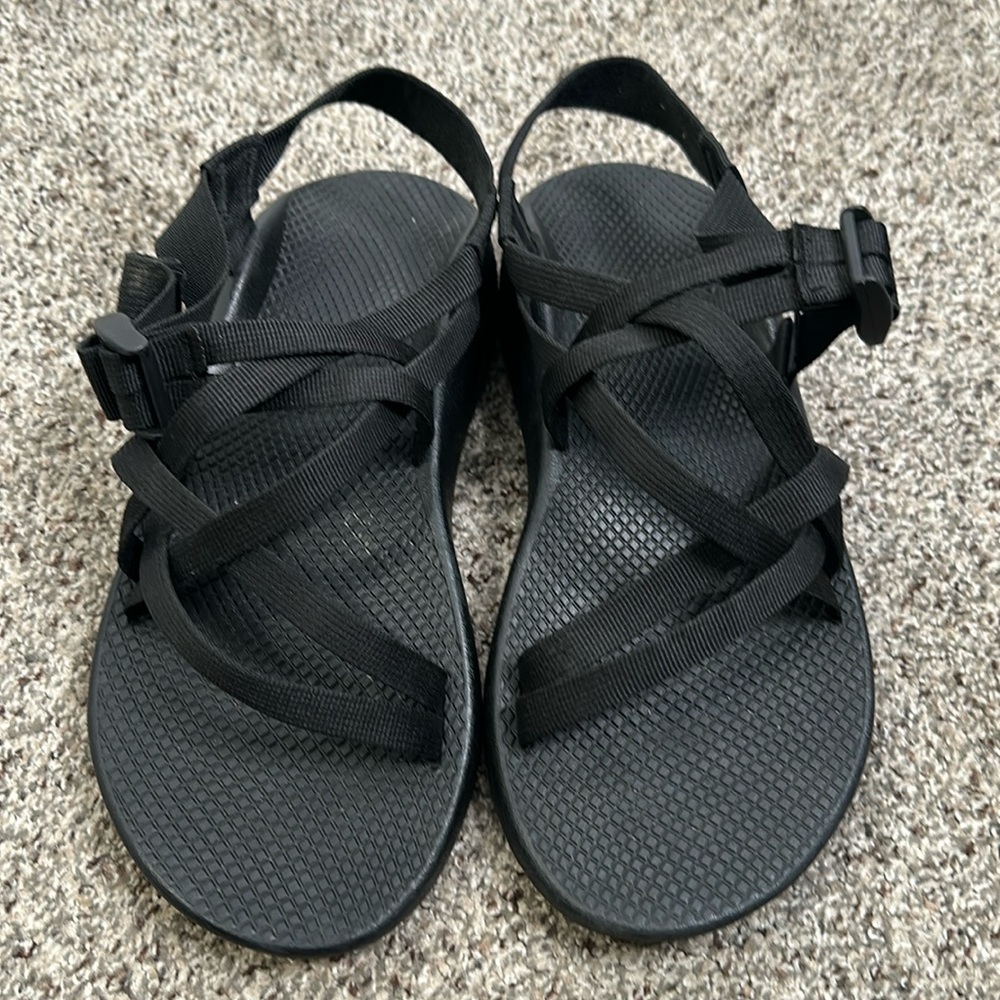 Chaco black strappy sandals size 10M hiking camping summer comfy